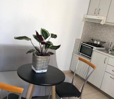 Milos Apartment | moschoula studios plaka