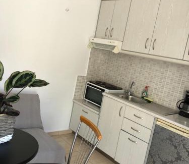 Milos Apartment | moschoula studios plaka
