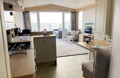 Holworth Cabin | Moselle - Creek Caravan Park Ringstead - Dog Friendly