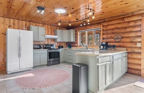 Custer Cabin | Moss Rock Aviator's Haven - Moss Rock