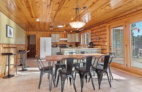 Custer Cabin | Moss Rock Aviator's Haven - Moss Rock