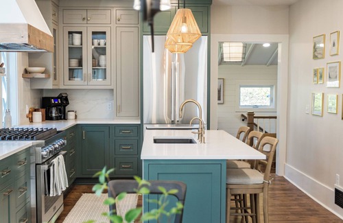 Leland House | Mosswood Cottage, Main St. Leland, Weekly Rental, Walk to Fishtown, Beach, Shops