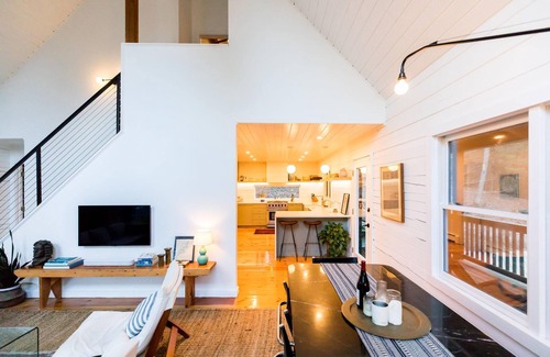 High Falls House | Mossybrook Hideout: Dog Friendly Oasis in High Falls w/Hot Tub