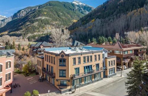 Telluride House | Most Luxurious1Br in town And steps to the Gondola