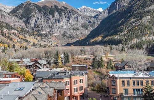 Telluride House | Most Luxurious1Br in town And steps to the Gondola