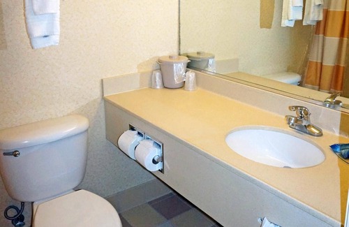 Anderson Hotel | Motel 6 Anderson, IN - Indianapolis