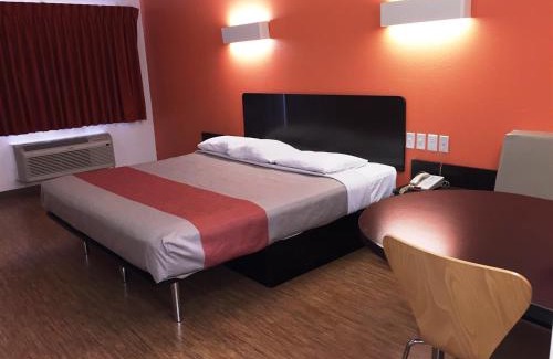 Brownsville Hotel | Motel 6-Brownsville, TX North