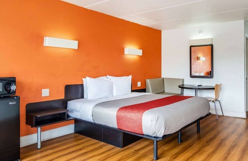 Dock Junction Hotel | Motel 6 Brunswick, GA