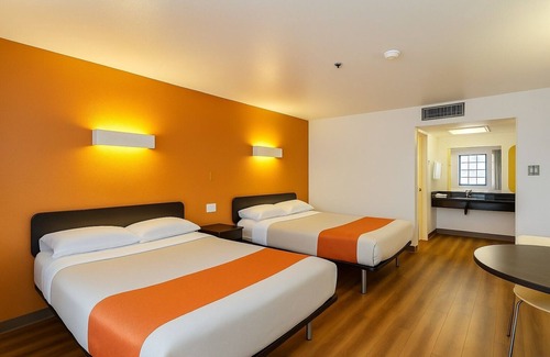 Carlsbad Hotel | Motel 6 Carlsbad, CA Beach