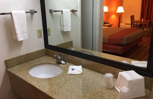 Clarksville Hotel | Motel 6 Clarksville, TN