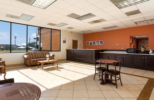 Clarksville Hotel | Motel 6 Clarksville, TN