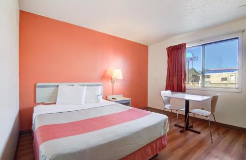 Colby Hotel | Motel 6-Colby, KS