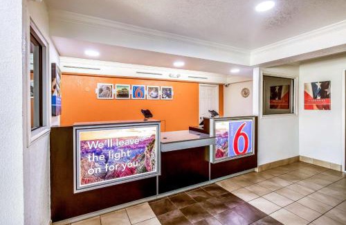 Euless Hotel | Motel 6-Euless, TX - DFW West