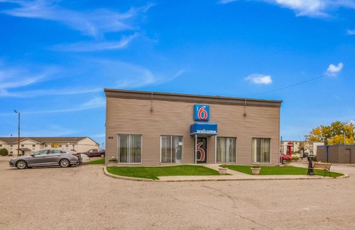Fargo Hotel | Motel 6-Fargo, ND - West Acres - North Fargo