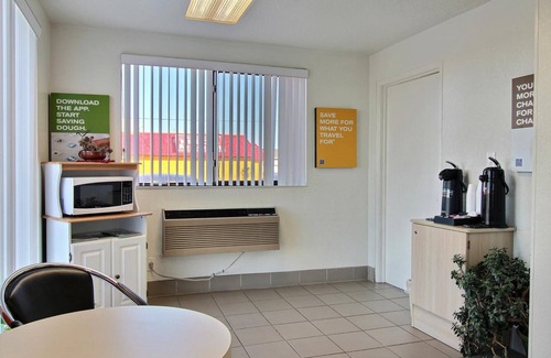 Fargo Hotel | Motel 6 Fargo, ND - West Acres - North Fargo