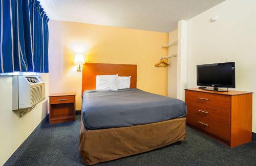 Terry Sanford Hotel | Motel 6-Fayetteville, NC - Fort Liberty Area