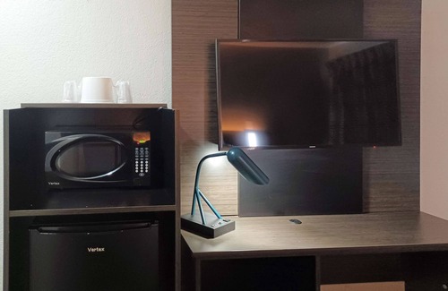 Raisin Hotel | Motel 6 Fresno, CA - Blackstone North