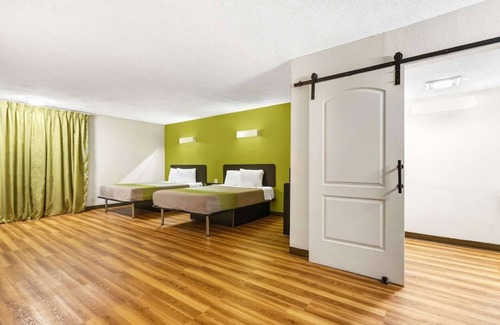 Lawrence Hotel | Motel 6 Indianapolis, IN