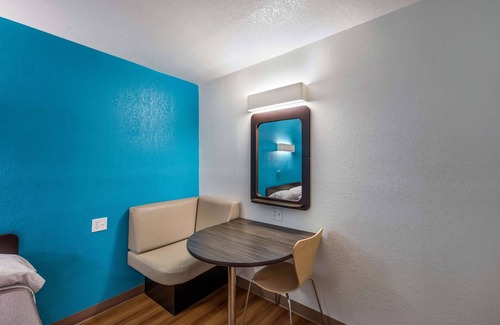 Irving Hotel | Motel 6 Irving, TX - Irving DFW Airport East