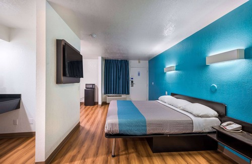 Irving Hotel | Motel 6 Irving, TX - Irving DFW Airport East