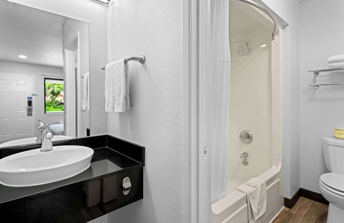 North Fremont Street Hotel | Motel 6 Monterey, CA