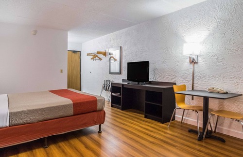 Prospect Heights Hotel | Motel 6 Prospect Heights, IL