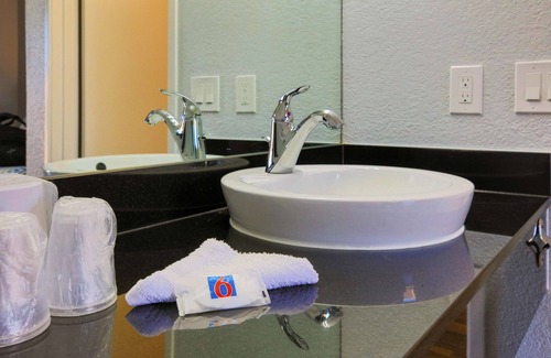Central Sacramento Hotel | Motel 6 Sacramento, CA - Old Sacramento North