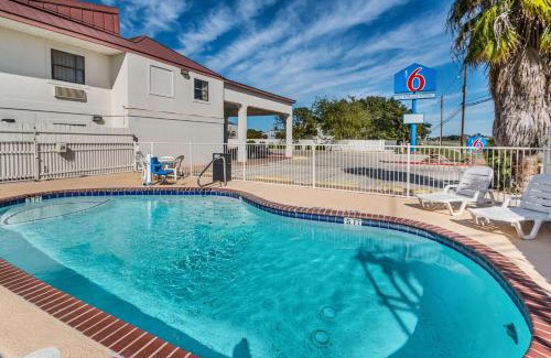 San Marcos Hotel | Motel 6-San Marcos, TX - North