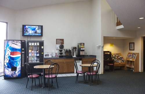Saukville Hotel | Motel 6 Saukville, WI