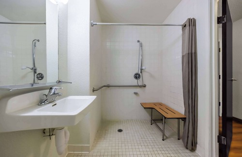 SeaTac Hotel | Motel 6 Seattle, WA - Sea-Tac Airport South