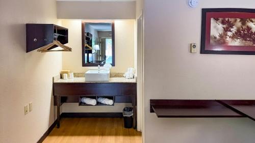 Smyrna Hotel | Motel 6 Smyrna, GA