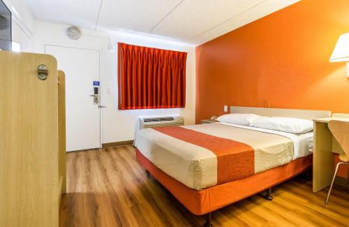 Tempe Hotel | Motel 6 Tempe, AZ Phoenix Airport Priest Dr