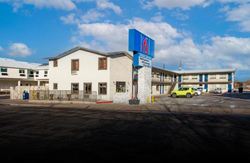 Williams Hotel | Motel 6 Williams AZ Downtown Grand Canyon
