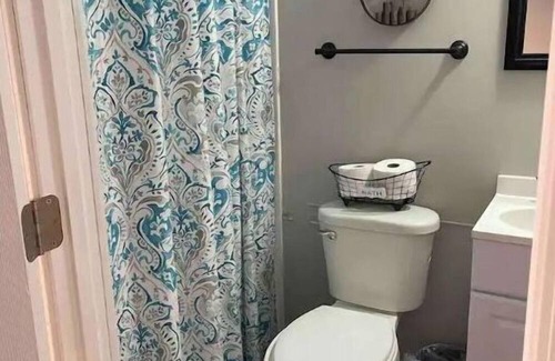 Gilbertsville Hotel | Motel at KY Lake. Seaside Lounge