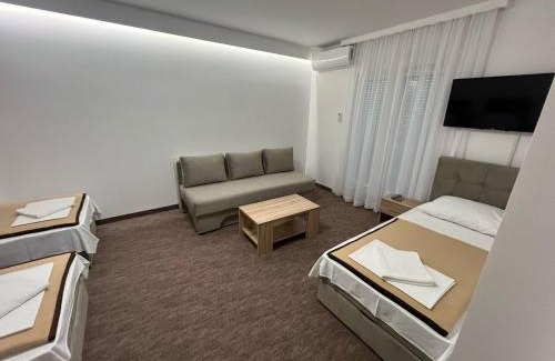 Bisce Polje Bed & Breakfast | Motel Aura