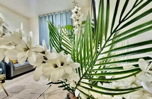 Motor City Apartment | Motor City Norton Court Parking Pool