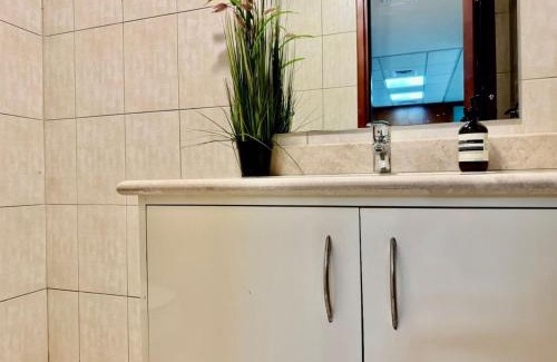 Motor City Apartment | Motor City Norton Court Parking Pool