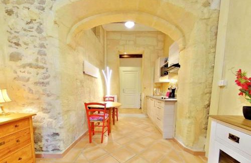 Arles City Centre Apartment | Mouette - coquet studio au pied des Arènes