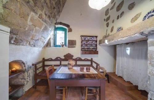 Monopari House | Moundros 1620 Venetian Residence