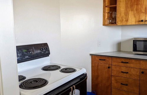 Helena Apartment | Mount Helena views from sunny apartment