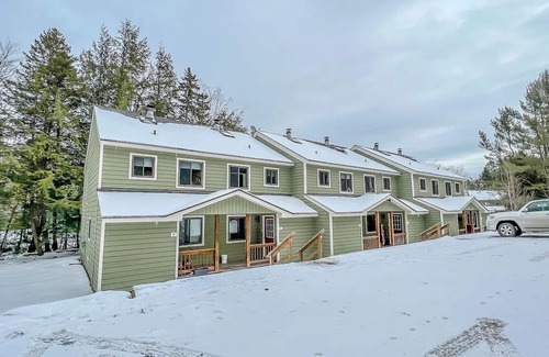 West Dover Condo | Mount Snow Cozy Condo (5 Minute Drive!) Sleeps 7