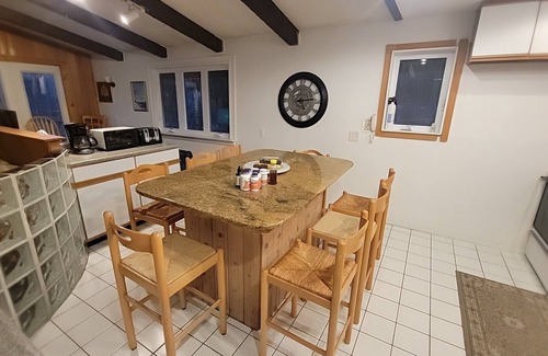 West Dover House | Mount Snow, Hot Tub Room, Sauna, Pool Table, sleeps 12.