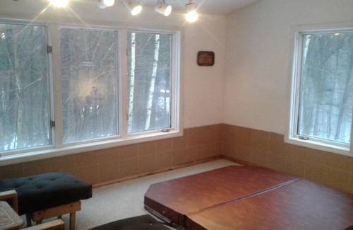 West Dover House | Mount Snow Rental Beautiful 5BR+ Home with Hot Tub, Sauna, Pool Table and more!