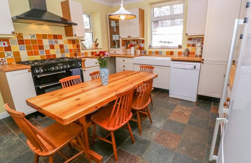 Marazion House | MOUNT VIEW COTTAGE, pet friendly, country holiday cottage in Marazion