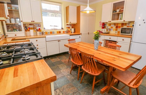 Marazion House | MOUNT VIEW COTTAGE, pet friendly, country holiday cottage in Marazion