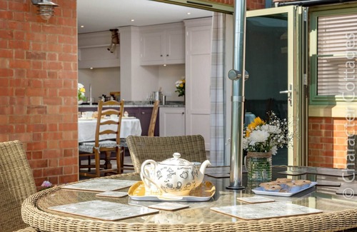 Broadway House | MOUNT VIEW, family friendly, with a garden in Broadway
