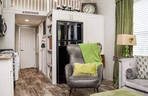 Murphy Cabin | Mountain Abode Tiny House: Your Perfect Getaway Surrounded by Nature