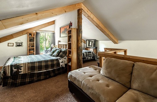 St. Regis Cabin | Mountain Adventure Chalet Firelit Nights SKI PASS!