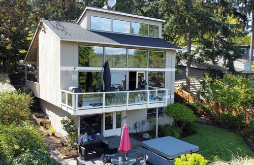 Mercer Island House | Mountain and Lake views on Mercer Island