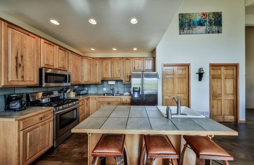 Tabernash House | Mountain Bliss | 3 BR Retreat W/Views + Hot Tub